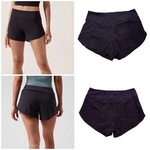 Athleta Run with It 3.5" Shorts Size Medium in Black